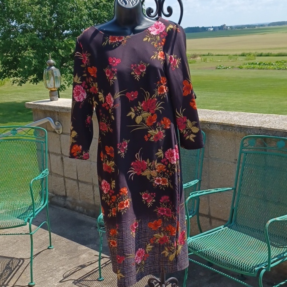 Beige by ECI Dress Women's Size 10 Black long sleeve Floral Scuba Sheath Dress